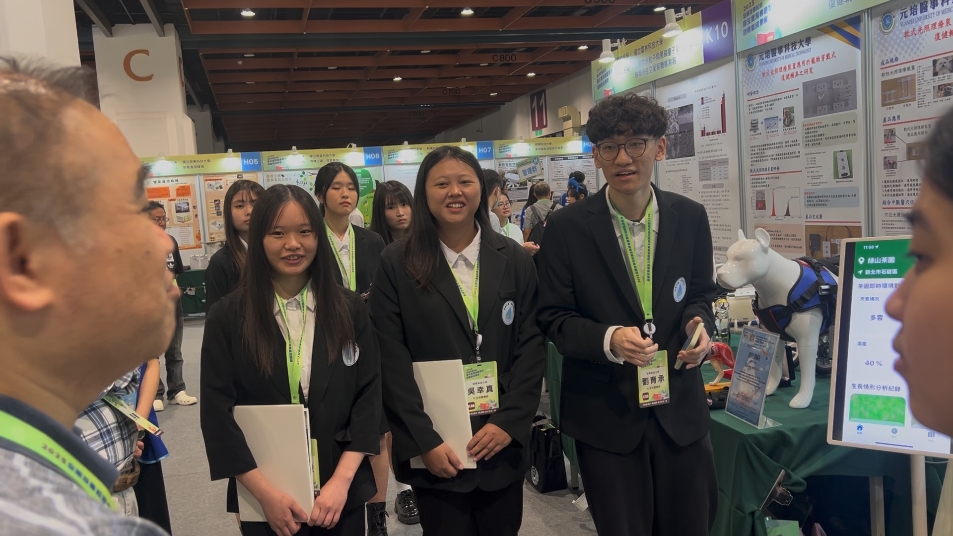 Presenting the project and answering judges’ questions on-site